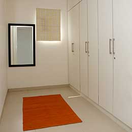 Changing Room: Spacious changing room at Concord Valley View Serviced Apartment